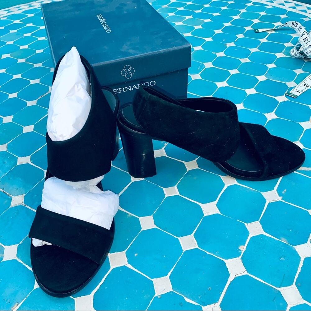 NEW IN BOX BERNARDO BLACK SUEDE HIGH HEEL SANDALS 8 - Picture 6 of 11